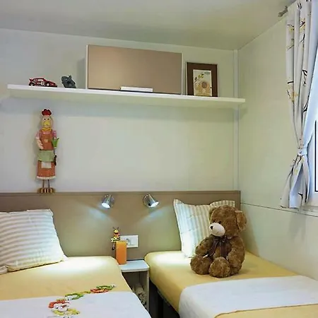 Victoria Mobilehome Bi Village 4*